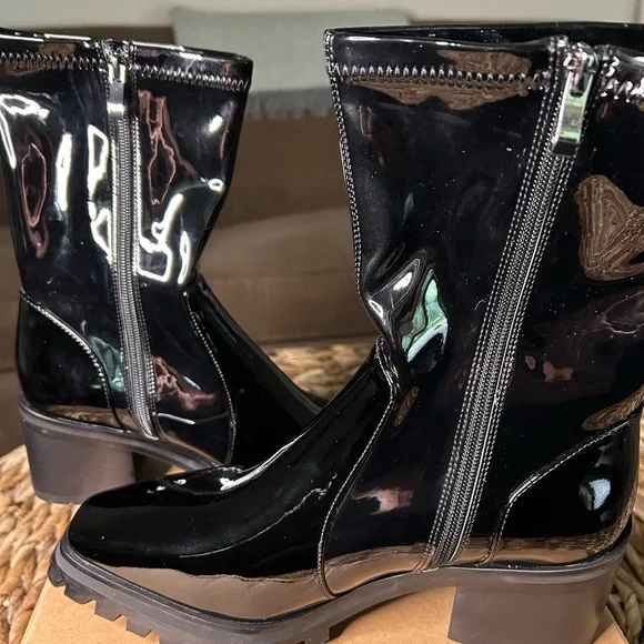 Lattelier Black Patent Leather Women's Lug Sole Boots - Picture 5 of 7